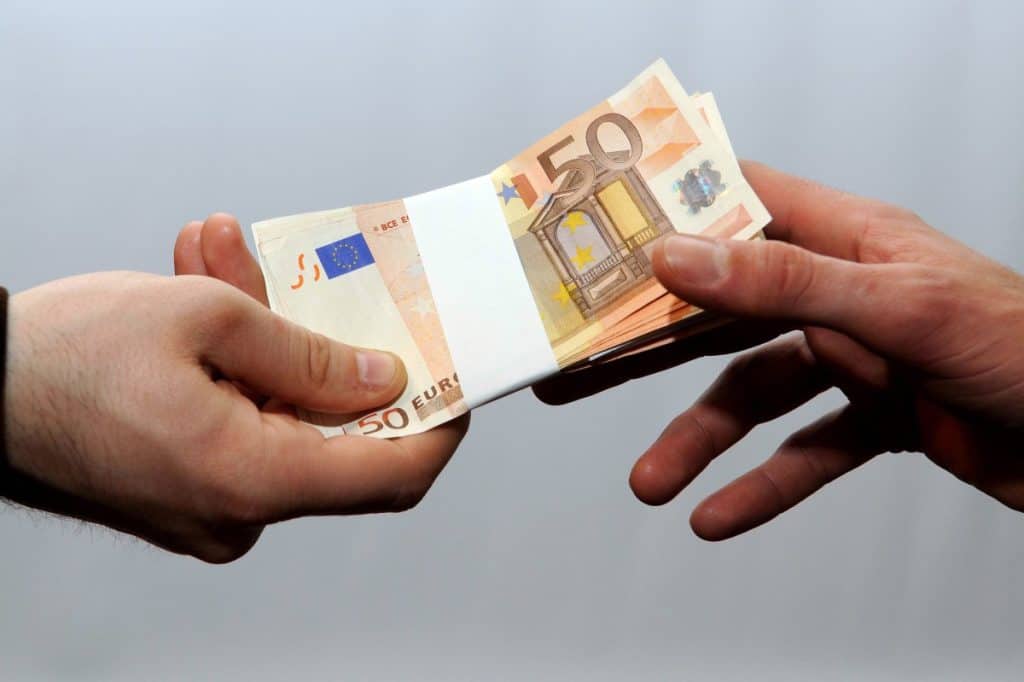 Kako pametno koristiti revolving kredite i izbjeći dugove Kako pametno koristiti revolving kredite i izbjeći dugove
