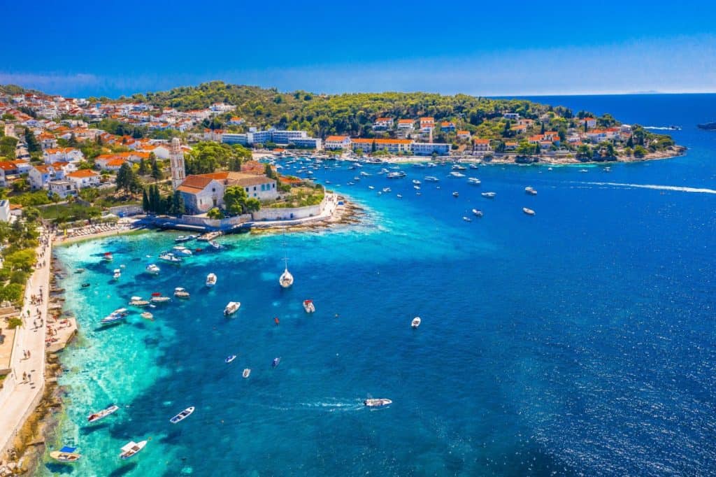 Kada rezervirati vilu na Hvaru za najbolju cijenu i dostupnost